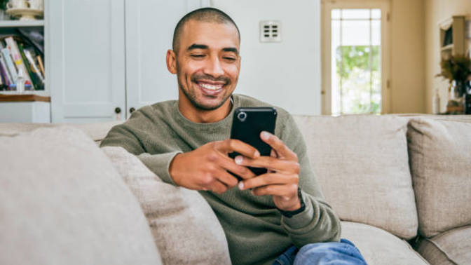Do guys really fall in love instantly while texting online?