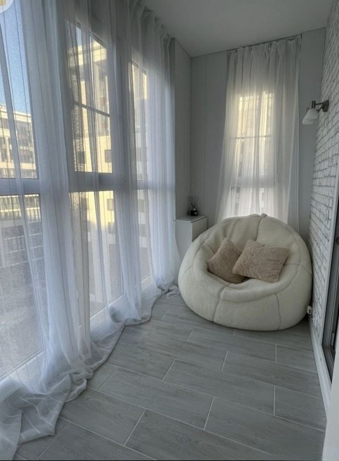 A balcony or a bay window?
