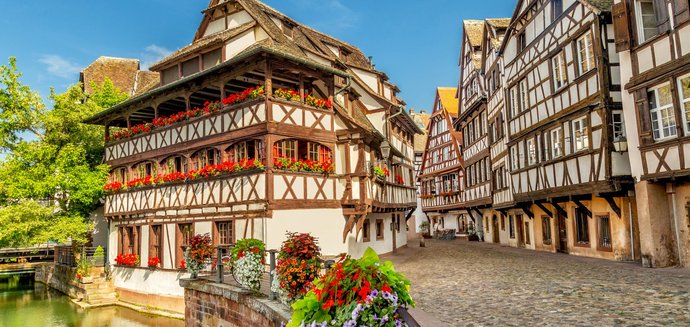 What do Europeans find so fascinating about American cities?