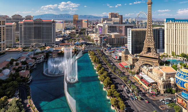 What do Europeans find so fascinating about American cities?