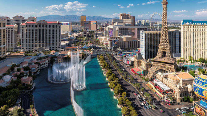 What do Europeans find so fascinating about American cities?