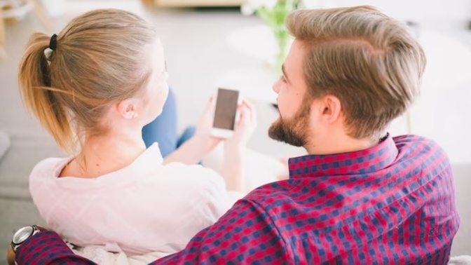 What does it mean when a guy texts you every day?