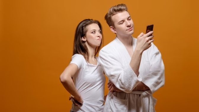 Would you stay in a relationship if your boyfriend didn’t want you to have male friends?