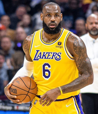 Whos more famous, Ronaldo or LeBron?