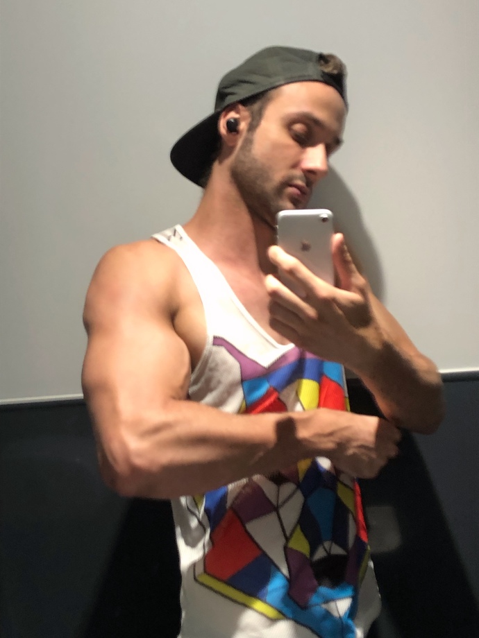 Women assume I’m only into tall women. I am NOT!! why is this keep happening?