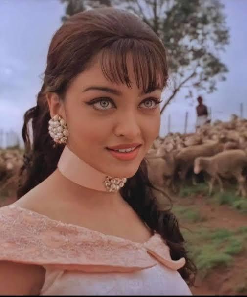 Why do people pretend that there’s a thing called “pretty privilege”?