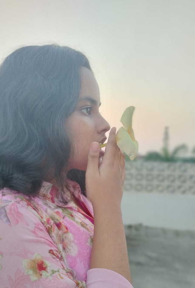 I was trying to get that "We fell in love in October" vibes but I dont have cigs, so flower!