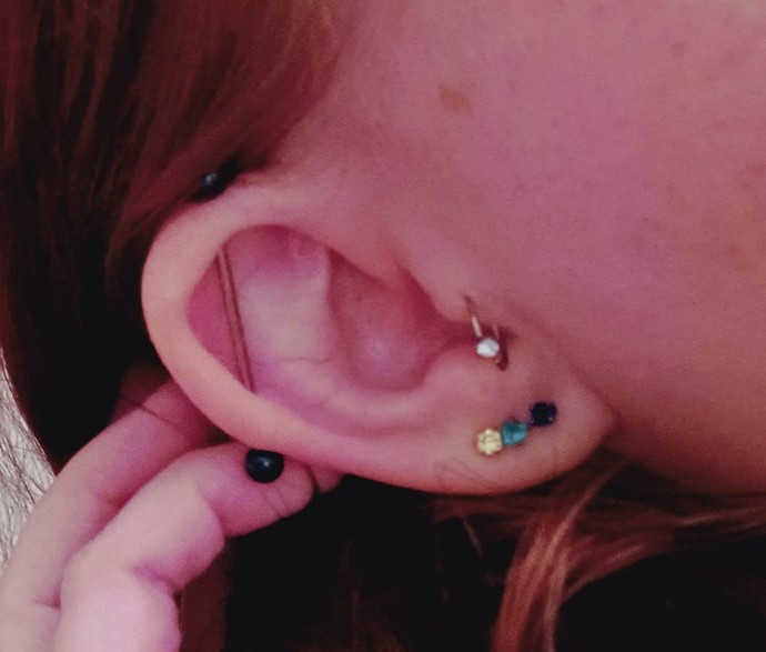 Anyone here with a double nostril piercing on opposite sides?