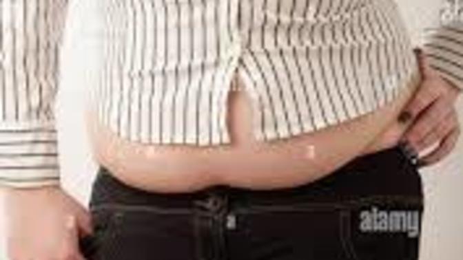 What is wrong with girls. There are so many girls that walk around with a muffin top and consider themselves to be attractive?