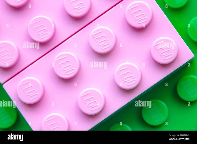 Should lego be banned for reinforcing negative gender stereotypes?