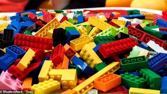 Should lego be banned for reinforcing negative gender stereotypes?