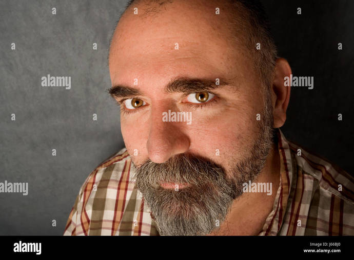 Guys, would you prefer to have a full beard, or no beard at all?