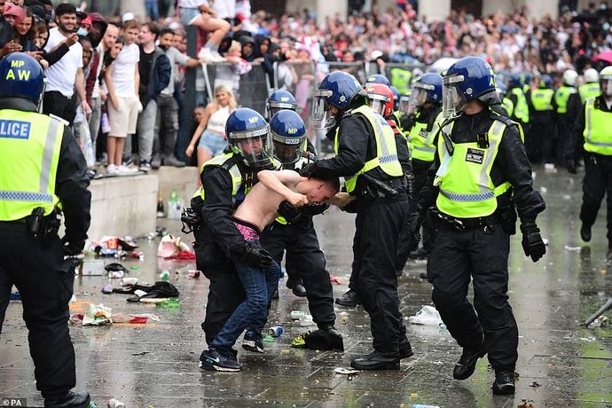 Why can't American football fans just be nice like rugby ones?