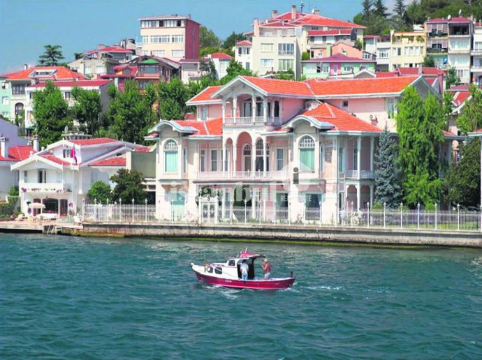Why Turkey has a very ugly streets, buildings and architecture?