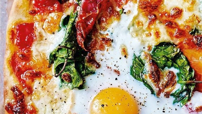 Is egg on pizza good?