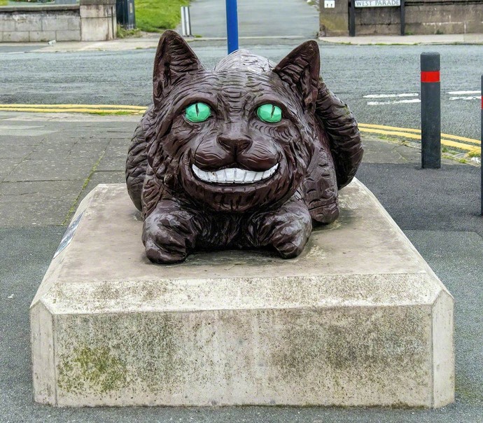 Who here remember that creepy cat from Alice in wonderland?