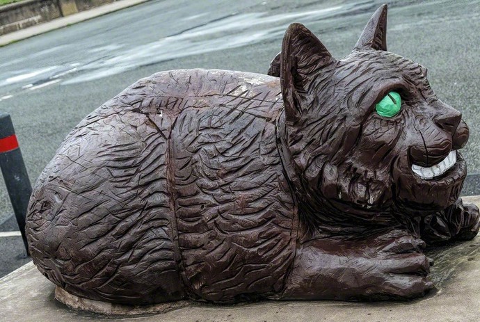 Who here remember that creepy cat from Alice in wonderland?