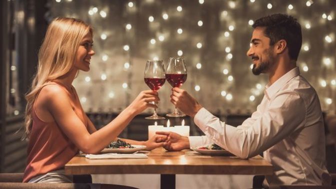 What do men like on first dates? What is expected of a woman?