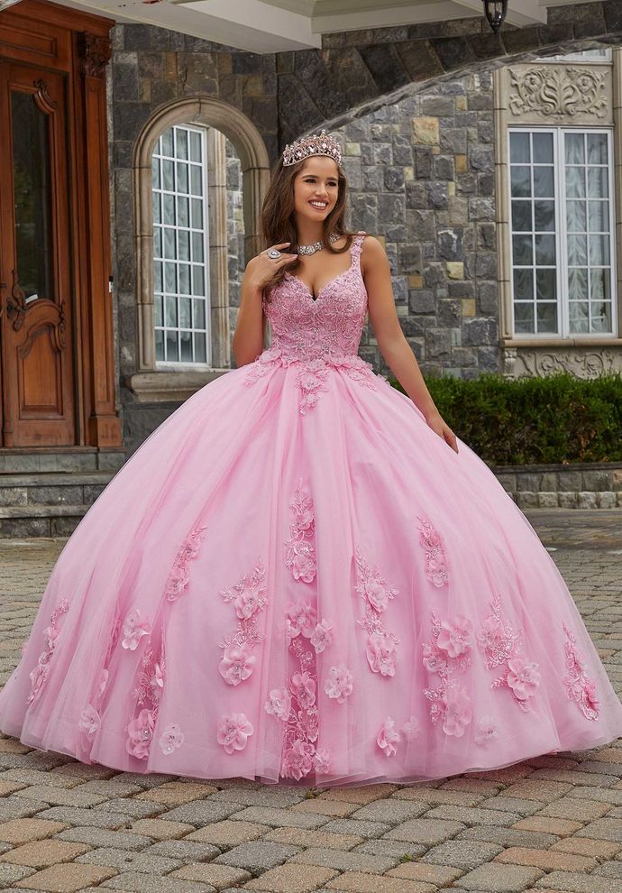 Men! Its time to bring out your pretty princess inside💅✨ which dress would you wear?