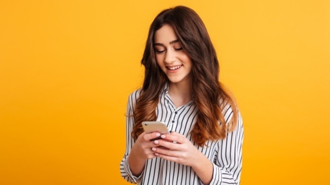 Does it truly matter who texts first?
