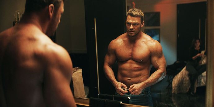 Ladies, do you like a man’s body like Alan Ritchson? What do you say or like about his physique?