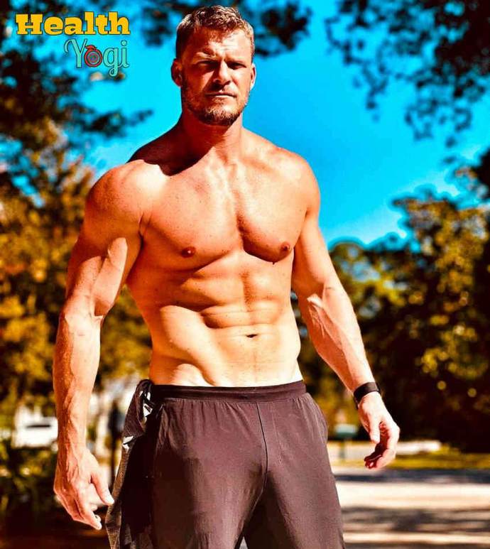 Ladies, do you like a man’s body like Alan Ritchson? What do you say or like about his physique?