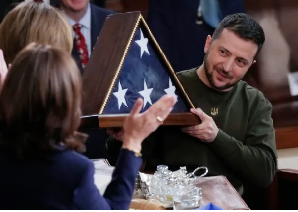 Does anyone who voted for trump find it odd that major free world leaders are announcing their supporting Zelenskyy over trump?