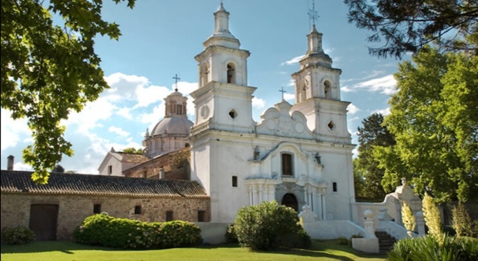 Which region of Argentina would be more interesting to visit?