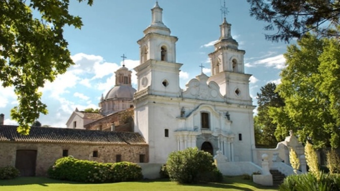 Which region of Argentina would be more interesting to visit?