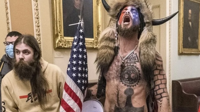 Should Zelensky have arrived at the White House dressed like this to show greater respect?