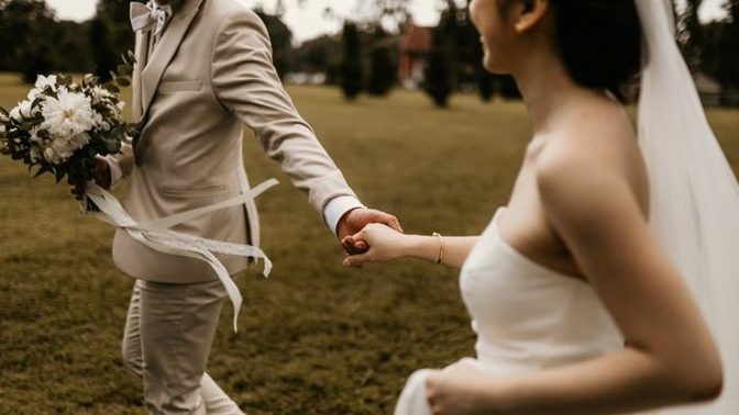 Girls, how long is too long for you to wait for a guy to propose to you to get married?