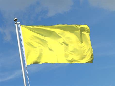 What are yellow flags in a relationship?