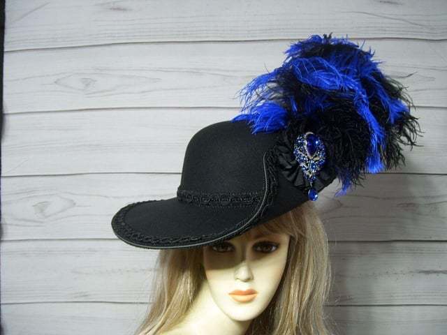 Would you wear a Puss in Boots hat? ?