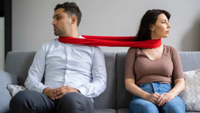 If a guy goes through a divorce and gets a new girlfriend quickly is this a rebound?