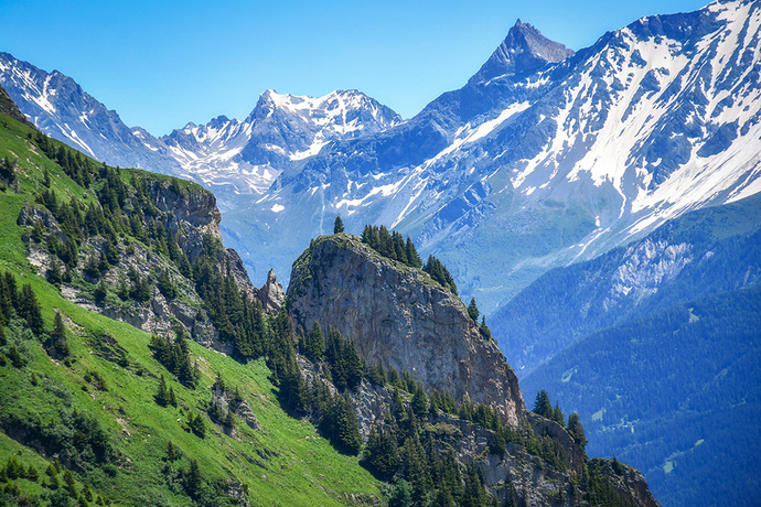 Dont you think its funny that so many people hate and shit on the French, yet its still the most visited country on earth😂?