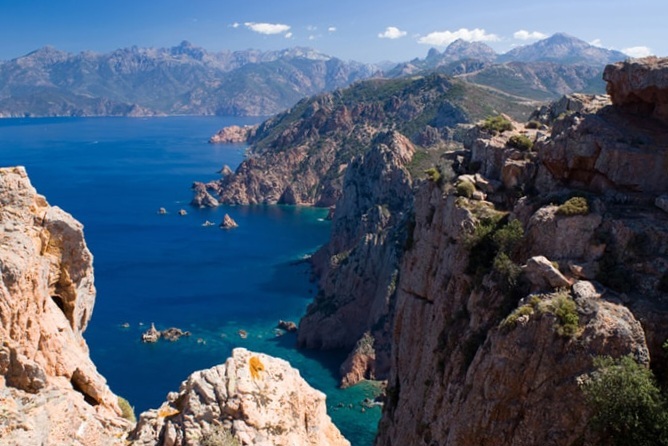 Dont you think its funny that so many people hate and shit on the French, yet its still the most visited country on earth😂?