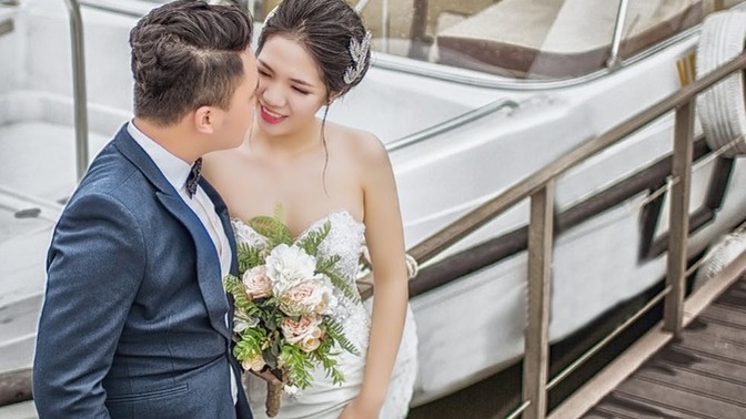 At what age do you think women should marry?