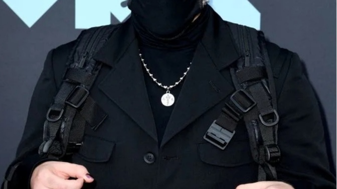Do you think Bad Bunny wearing a mask back at the 2019 Vmas was a harbinger of what to come in 2020 ?