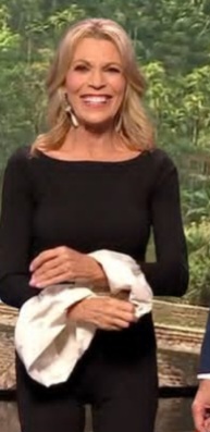 Did NBC go a little crazy with Vanna Whites outfit tonight?