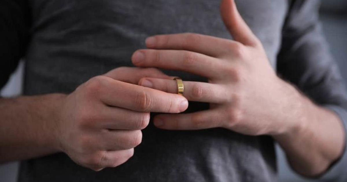 Why do men not wear engagement rings? - GirlsAskGuys
