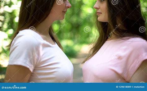 Should I feel uncomfortable by my lesbian friends? - GirlsAskGuys