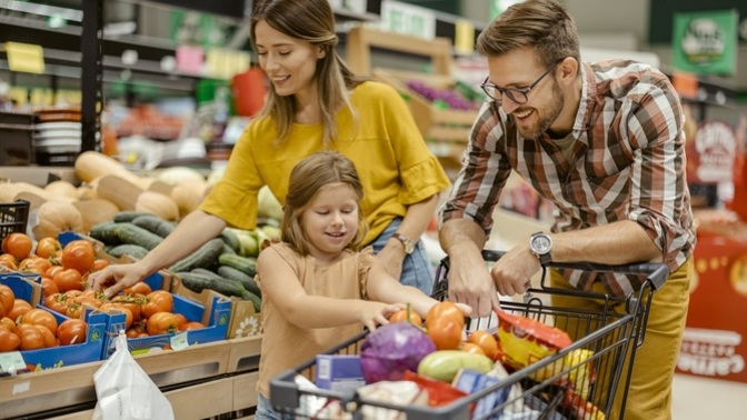 What is your monthly food and restaurant expense in $?