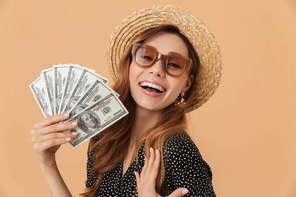Do men find it harder to accept the idea that their girlfriends might earn more money than they do?