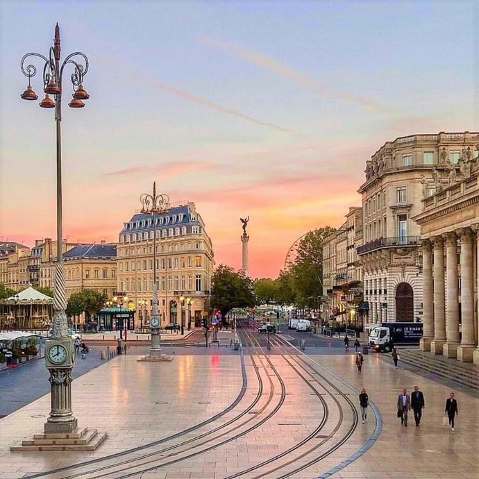 In terms of architecture, do you prefer this style of city or cities with lots of tall towers?