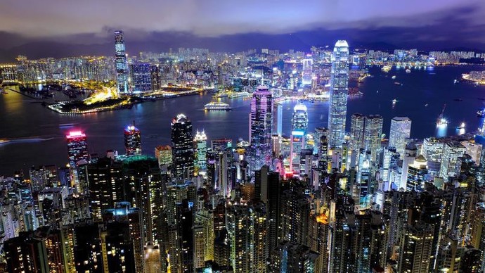 In terms of architecture, do you prefer this style of city or cities with lots of tall towers?