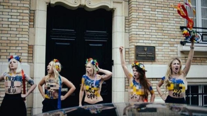 Should Ukraine conscript and deploy women into combat?