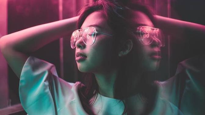 Do you prefer yourself with or without glasses?