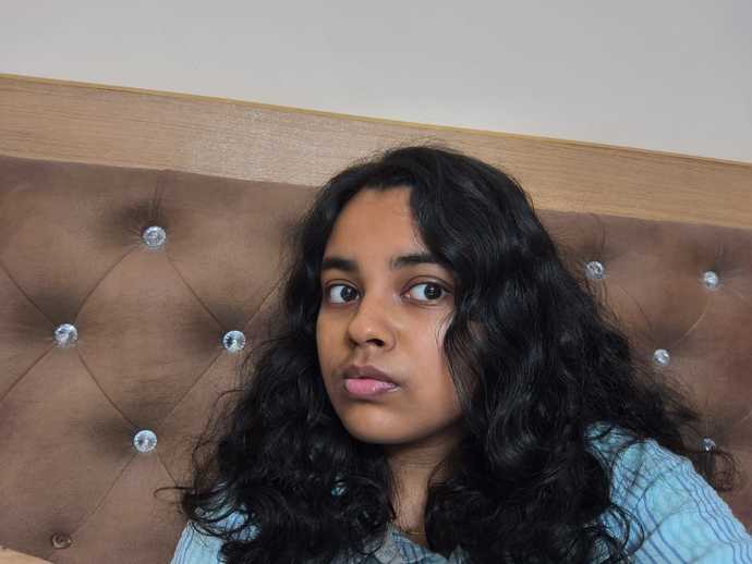 16, Traumatised after choosing science subjects, doesnt know what piano is, realised her hair aint straight