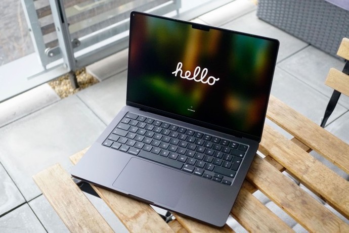 What sounds better, M4 Macbook Pro Laptop or Windows / Linux Laptop?