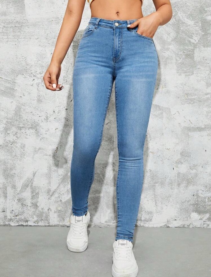What pairs of jeans do you prefer between skinny fit and loose ones? Why?